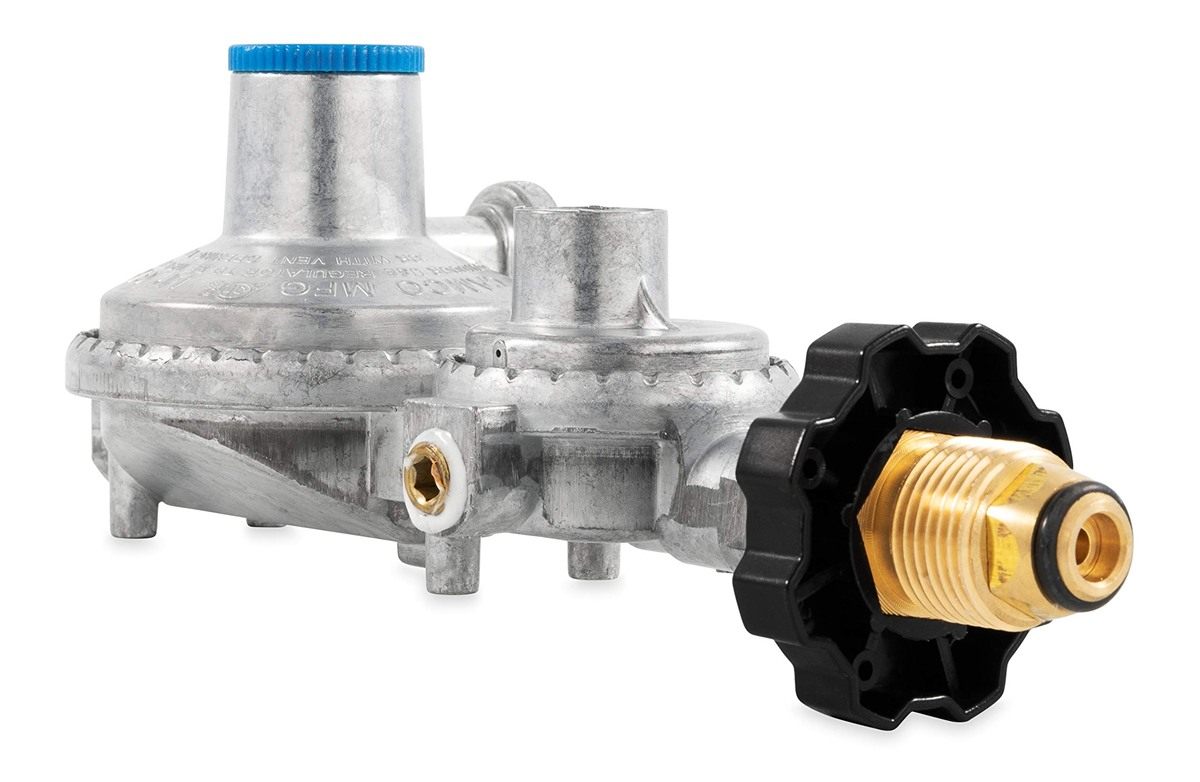 Camco 59333 Horizontal Two Stage Propane Regulator with POL