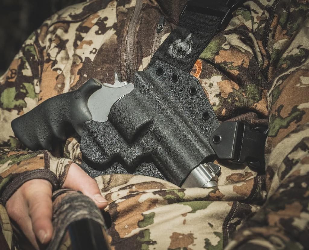 GunfightersINC Chest Holster | M P 9/40 2.0 | 3.6in | Right Hand | Black/Bl view 2